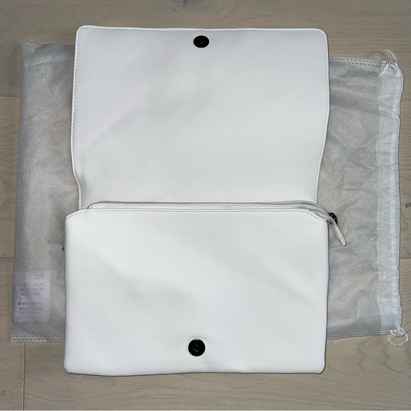 ❌SOLD❌ LUG | Huddle Matte Luxe VL | White - Picture 3 of 8